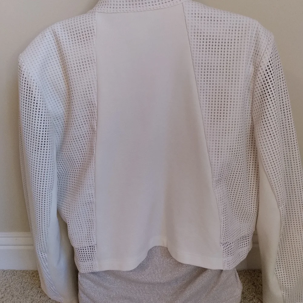 Chico's White Laser Cut Moto Jacket Blazer Size 12 Asymmetrical Geometric design - Picture 6 of 16
